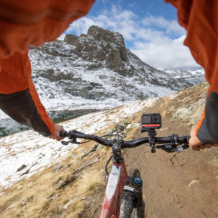 Insta360 كاميرا أكشن ون ار مزدوج (عدسة مزدوجة 360 + زاوية عريضة 4ك) مع عصا سيلفي غير مرئية والتحكم الصوتي ، وكاميرا الحركة الرياضية المضادة للاهتزاز ، صورة HDR + فيديو ، مقاومة للماء حتى 5 متر ، استقرار التدفق ، الإطار التلقائي ، مفرط - أسود