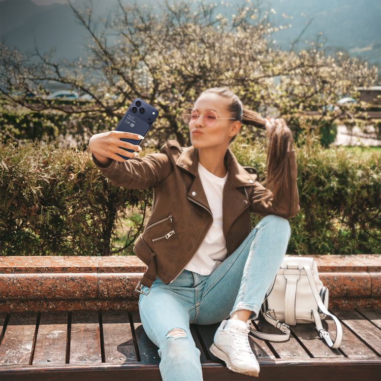 Powerology MagVolt 10000mAh Power Bank, 2.5W Watch Output, Up to 15W Phone Output, 20W Power Delivery, Ultra-Slim Design, Smart TFT Display, N54 MagSafe Compatible - Blue