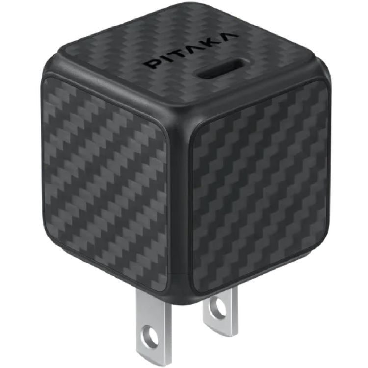 شاحن Pitaka USB-C 30W GaN مع كابل مرن USB-C إلى USB-C، صغير وخفيف، مادتان متاحتان، بصمة كربون أقل، توافق جامع - أسود
