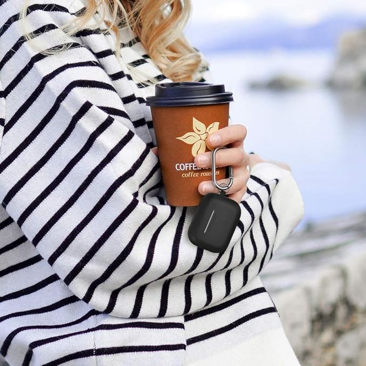 حافظة سيليكون فاخرة بتصميم ثلاثي الأبعاد من Ahastyle مع حلقة تثبيت متوافقة مع AirPods Pro - تصميم كلاسيكي مريح - غطاء مقاوم للغبار والصدمات يدعم الشحن اللاسلكي - أسود