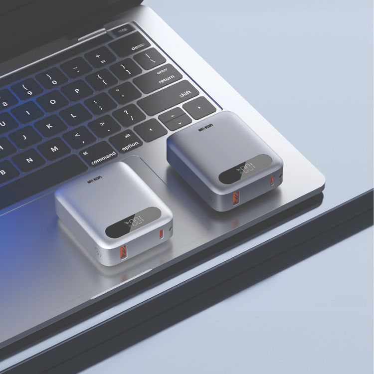 Green Lion Zuno 10000mAh Power Bank with Digital Display, 22.5W USB-A Output, 20W Power Delivery, Fast Charge Support, Flight-Approved, Mini Compact Design - Silver