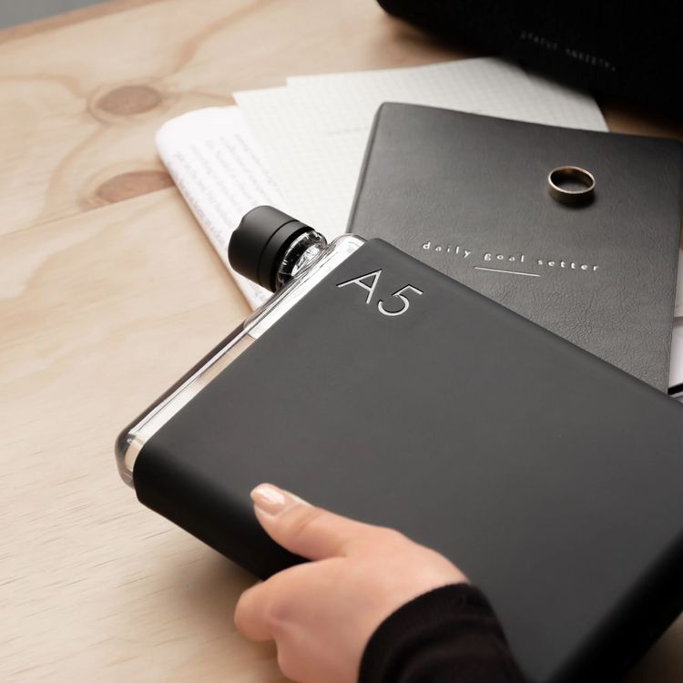 غلاف سيليكون لميموبوتل A5 مع عازل حراري، مادة غير سامة، حماية من السقوط، لمسة نهائية مطفية، ناعم وأنيق - حبر أسود