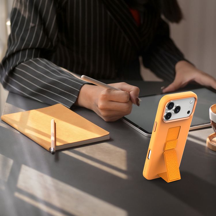 حافظة ليفيلو مورفيكس من السيليكون مع قبضة حاملة لهاتف آيفون 17 برو ماكس، عرض حر اليدين، بطانة داخلية من الألياف الدقيقة الحقيقية، حامل أفقي وعمودي، واقي صدمي، حواف مرتفعة للكاميرا والشاشة، تصميم نحيف - برتقالي