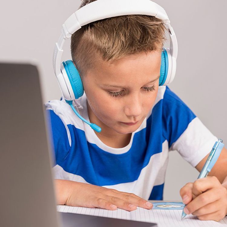 سماعات رأس للأطفال من BuddyPhones SchoolPlus مع اتصال سلكي ولاسلكي، وميكروفون قابل للفصل، ووضع دراسة معزز للصوت، وتصميم قابل للطي - أزرق
