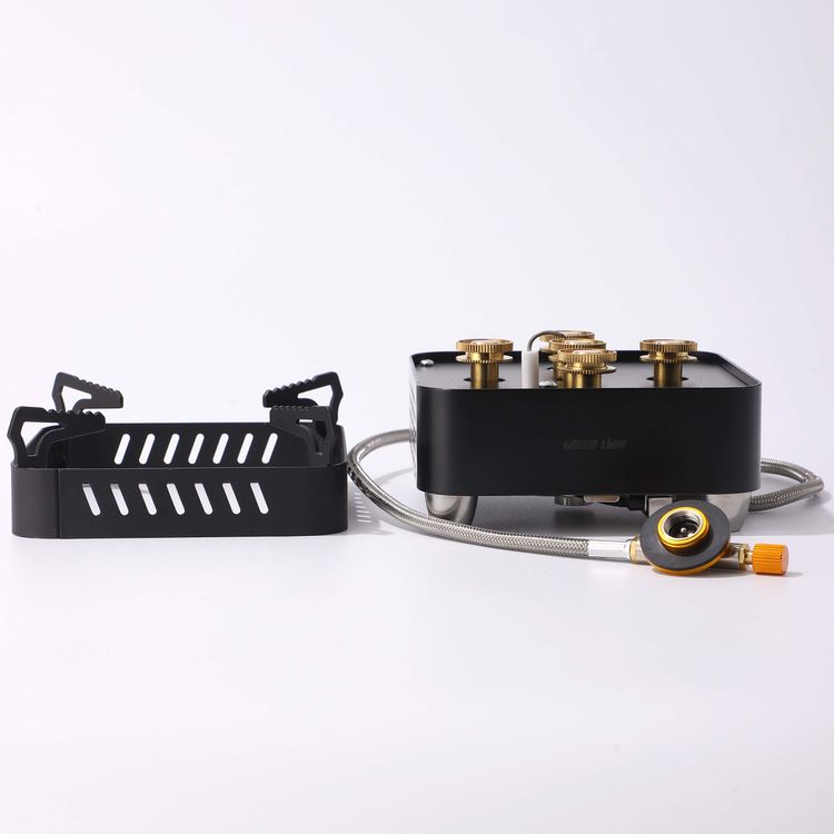 موقد تخييم Green Lion Campfire بطاقة حرارية 3500 وات، موقد نحاسي فعال، متوافق مع غاز البوتان، مقاوم للرياح، إشعال بيزوكهربائي، توصيل سهل للغاز، تحكم في الشعلة قابل للتعديل، إنتاج حرارة سريع، توزيع حرارة متساوٍ، موقد نحاسي بخمسة رؤوس، حقيبة حمل واقية - أسود.