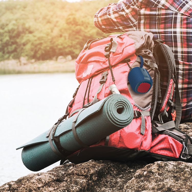 مكبر صوت لاسلكي بريستون من جرين ليون، سعة بطارية 1200 مللي أمبير في الساعة، وقت تشغيل 6-7 ساعات، منفذ شحن من النوع C، مقاوم للماء، ضوء RGB وتأثيرات إضاءة متعددة، مسافة بلوتوث 10 متر - أزرق