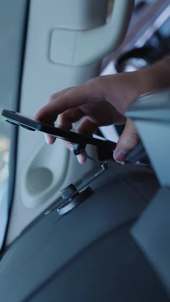 Purchase Porodo MagSafe Black Car Mount with Zinc Alloy Surface and 360° Rotation Now in UAE (PD-MGMDFR-BK)