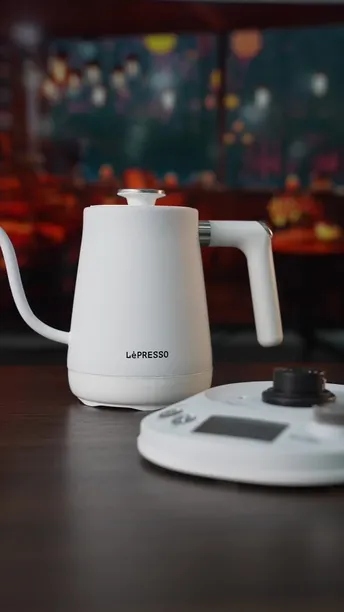 Order LePresso Electric Pour-Over Kettle with Temperature Control in UAE (LPKTTCBK)