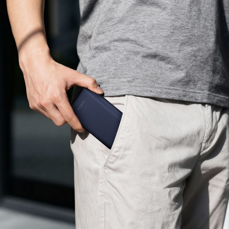 Levelo Vence 10000mAh Power Bank with Qi2.2 Technology, 25W Wireless Charging, Type-C Input & Output Port, Ultra-Strong Magnets, Pocket-Friendly, Travel-Ready, Type-C to Type-C Cable Included, Fast Charging, Ultra-Compact Design, Consistent Power - Blue