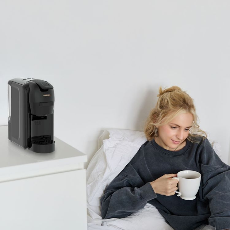 ماكينة قهوة متعددة الكبسولات LePresso Lieto بسعة خزان ماء 600 مل، تخمير سريع وفعال، مضخة بقوة 19 بار، كفاءة في استهلاك الطاقة، واجهة مستخدم سهلة الاستخدام - باللون الأسود