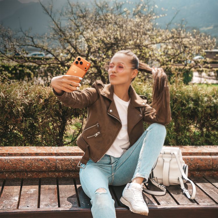 Powerology MagVolt 10000mAh Power Bank, 2.5W Watch Output, Up to 15W Phone Output, 20W Power Delivery, Ultra-Slim Design, Smart TFT Display, N54 MagSafe Compatible - Orange