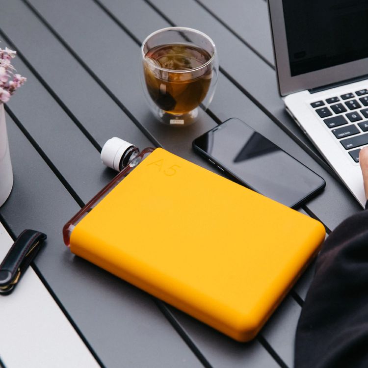 جراب سيليكون حراري لعزل الحرارة لزجاجة الميموبوتل A5، مصنوع من مواد غير سامة، حماية من الصدمات، بلمسة نهائية غير لامعة، ناعم وأنيق - لون المندرين