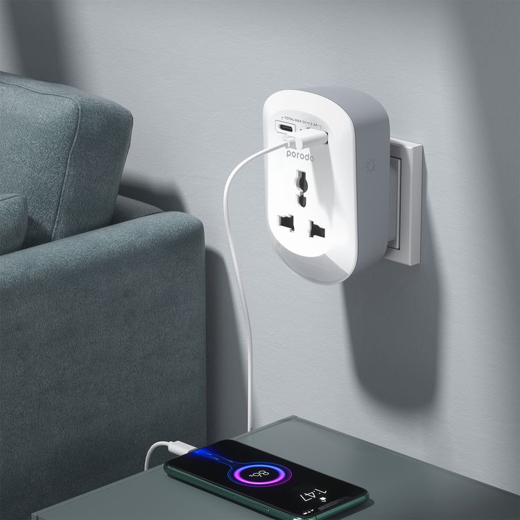 محول Porodo Universal AC مع قابس المملكة المتحدة، ضوء ليلي، قدرة 2500 واط، شحن متزامن، مخرج USB-C و USB-A بقدرة 12 واط، سطوع قابل للتعديل - أبيض