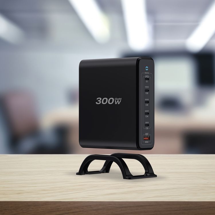 Powerology Volt-X Smart Desktop GaN Charger with PD 140 W, QC 18W, Laptop Charger, UK 3-Pin Plug, 300W Total Output, ×1 USB-A & ×5 USB-C Ports, Multiple Device Charging, Safe & Efficient Charging - Black