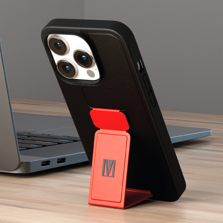 حافظة من الجلد الصناعي Levelo Morphix Gripstand لهاتف iPhone 14 Pro Max - باللون الأحمر