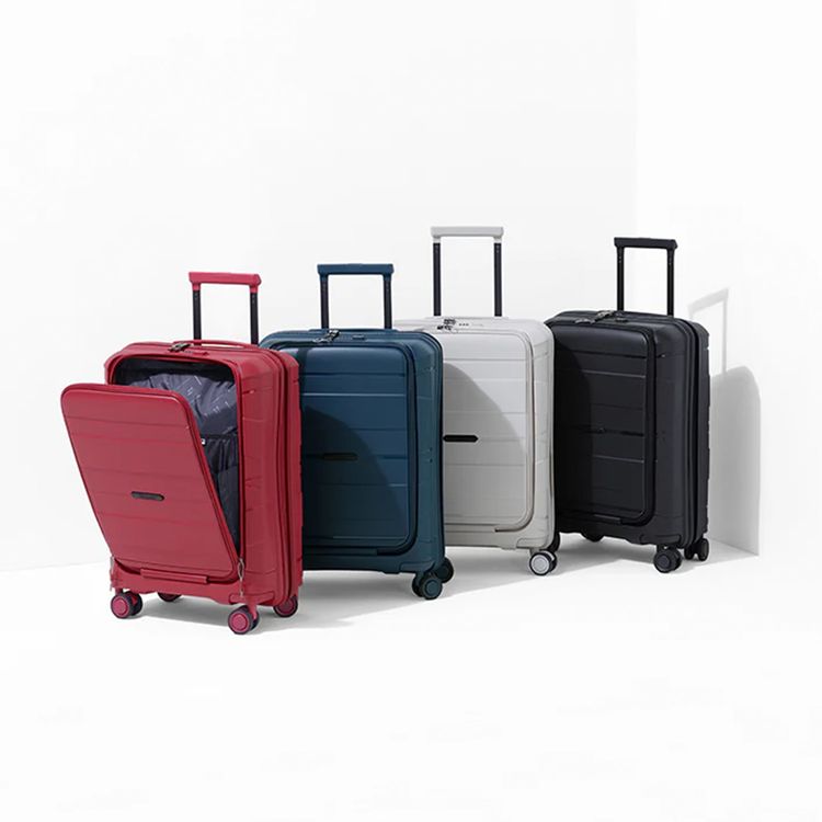 it luggage Momentous Small 21" Luggage, 8 Wheel Spinner, Telescopic Extendable Handle, Combination Lock, Polypropylene Material - Black