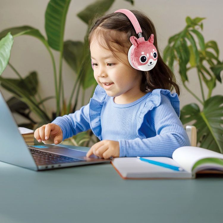 سماعات رأس لاسلكية للأطفال من جرين ليون GK-600، مع وسائد أذن مبطنة، إصدار بلوتوث 5.4، سعة بطارية 200 مللي أمبير، زمن تشغيل 20 ساعة، مصنوعة من مواد PP وABS، منفذ شحن من النوع C، وقت شحن ساعتين، صوت آمن للأطفال - لون وردي