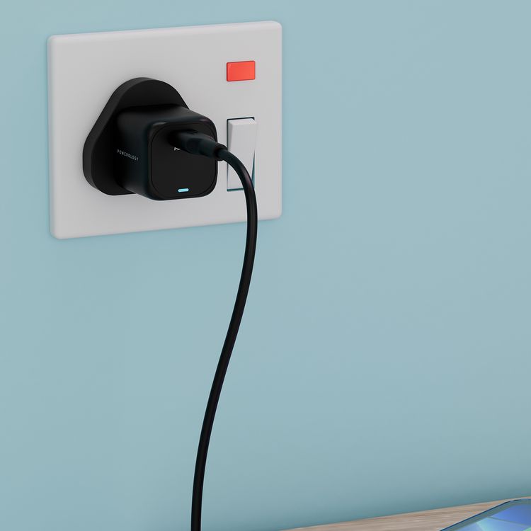 Powerology 33W GaN PD Charger with 1.2m USB-C to USB-C Cable, UK 3-Pin Plug, Built-in Safeguards, 0%-60% Charge in 30 Minutes, USB-C Fast Charging - Black