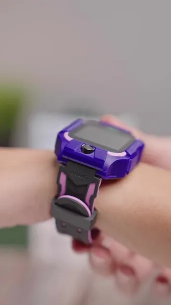 Green Lion 2G Kids Smart Watch Series 5 in UAE | 128 × 128 Resolution, SOS Alarms - Blue Color | (GN2GKDS5SWBL)