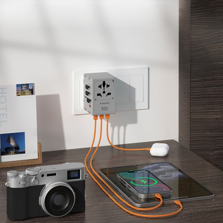 شاحن سفر عالمي من Porodo، صمام أمان مزدوج، PD 65 وات، 4 منافذ USB-C و1 منفذ USB-A، يدعم المقابس في المملكة المتحدة والاتحاد الأوروبي والولايات المتحدة وأستراليا، تقنية GaN