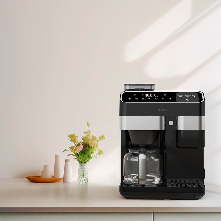 آلة صنع القهوة المثلجة والساخنة الأوتوماتيكية بالكامل من LePresso بسعة خزان مياه 2.6 لتر، إنتاج تلقائي للثلج، وظيفة الحفاظ على السخونة، إعدادات طحن قابلة للتخصيص، سعة صندوق حبوب 250 جرام، فلتر قهوة قابل للغسيل، لوحة تحكم باللمس بديهية - باللون الأسود