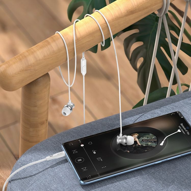 سماعات أذن سلكية من Green Lion ميتال بصوت نقي للغاية، صوت هاي فاي، تصميم أنيق، جودة ممتازة، مقبس صوت 3.5 ملم، حجم مكبر الصوت 10 ملم، مادة الكابل TPE عالية المرونة - لون أبيض