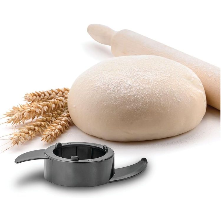 بلاك+ديكر معالج طعام، 800 واط، 24 وظيفة، وعاء 2 لتر، جرة خلاط 1.5 لتر، قرص تقطيع وبشر من الفولاذ المقاوم للصدأ، شفرة فرم، صانع عجين، خافق، تحكم بسرعتين مع نبض – أبيض