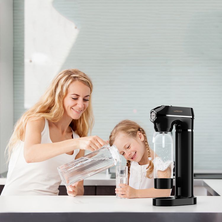  Lepresso Sparkling Water Maker and 4+1 x  CO2 Capsules Bundle, 1L Sparkling Water Maker Capacity, Adjustable Fizz Pressure, Efficient Carbonation, 0.6L Capsule Capacity, Carbonates up to 500 Cups of Beverages, Safe & Without Gas Leakage - Black / Silver