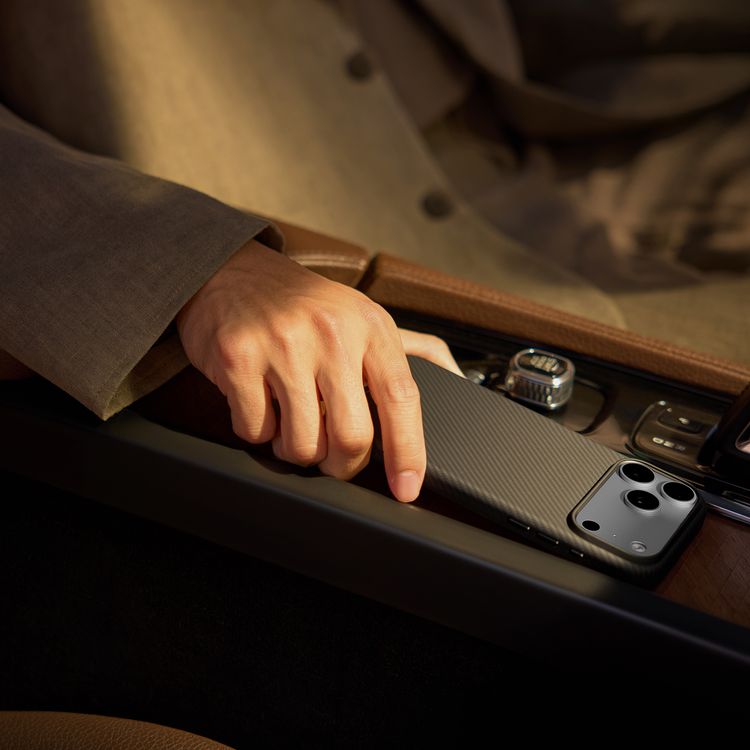 Pitaka Aramid UltraGuard Case for iPhone 17 Pro with MagSafe compatible, Carbon Fiber Material, Scratch resistant, wear resistant, Slim & Lightweight - Black / Gray