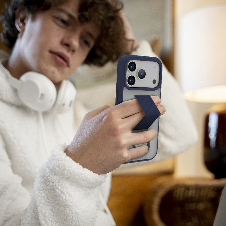 غطاء Levelo Morphix Clara GripStand MagSafe لجهاز iPhone 17 Pro، حواف مرتفعة للكاميرا والشاشة، مغناطيس قوي، جسم مقاوم للصدمات وذو تشطيب غير لامع، حامل D-Ring مرن، مقاوم لبصمات الأصابع - اللون الأزرق منتصف الليل