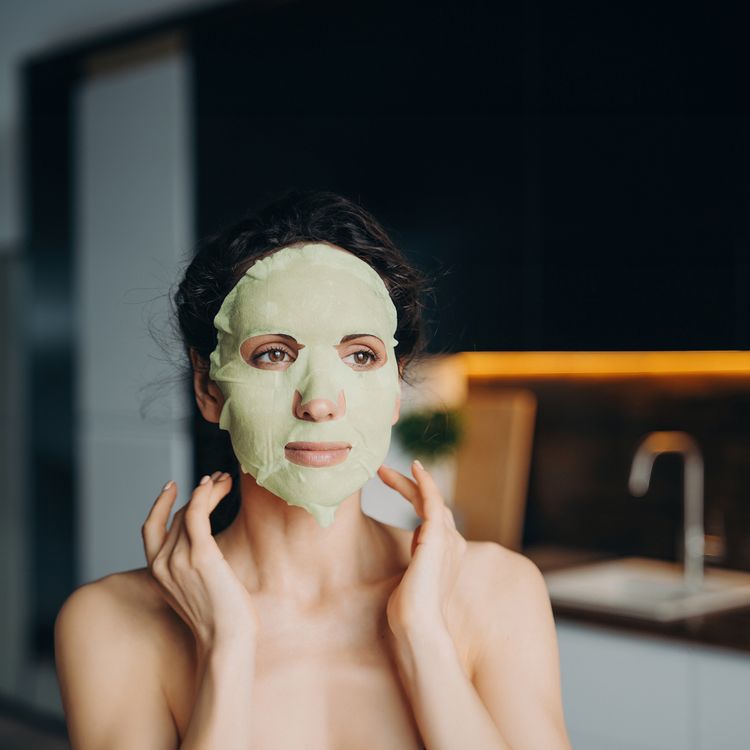 Porodo Lifestyle Fruit Facial Mask Maker with 5 Minutes Mask Preparation Time, 80W Power, Touch Display, 60mL Water Capacity, Collagen Tablets Included, 20mL Fruit Juice Capacity - White