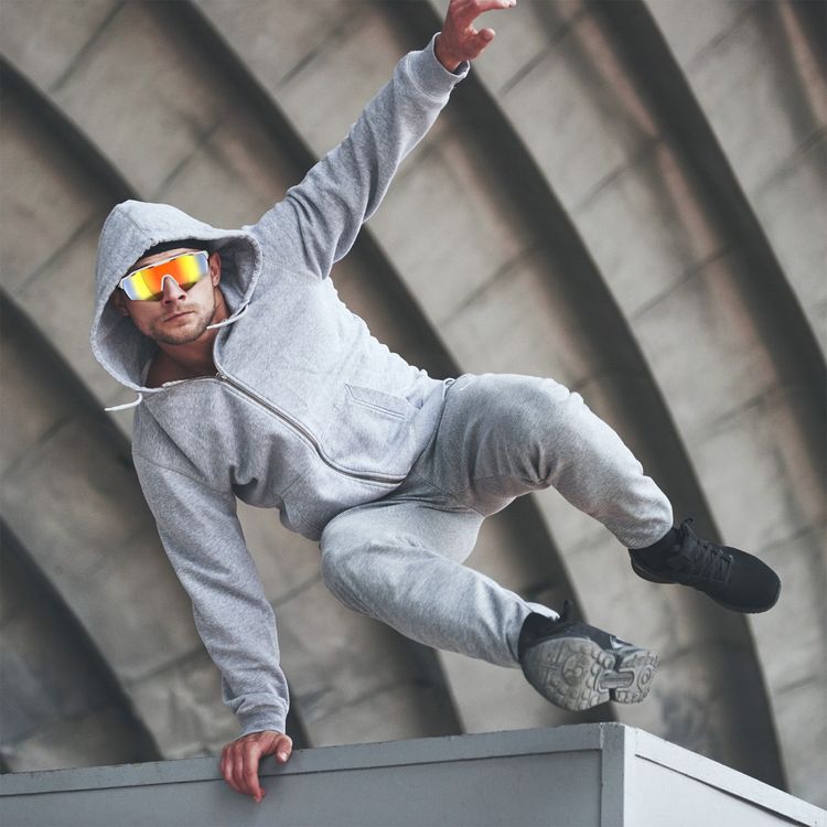 نظارات رياضية ذكية بالمغامرة من جرين ليون مع إطار مهوّى، ميكروفون مزدوج، وقت تشغيل 5 ساعات، كاميرا عن بُعد، شحن مغناطيسي، إصدار بلوتوث V5.4 - أبيض