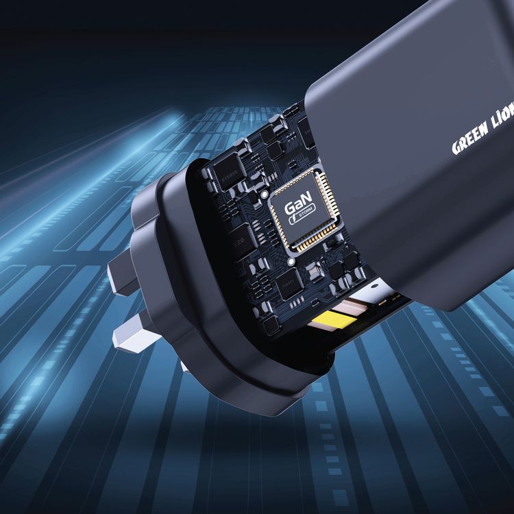 شاحن حائط بلاج مزود بفيشة UK من جرين لايون Q-SERIES بقوة 100W مع 2× منافذ Type-C + USB-A، شحن سريع، مصنوع من مادة PC مقاومة للحريق، عرض في الوقت الحقيقي، تقنية GaN عالية الكفاءة - أسود.
