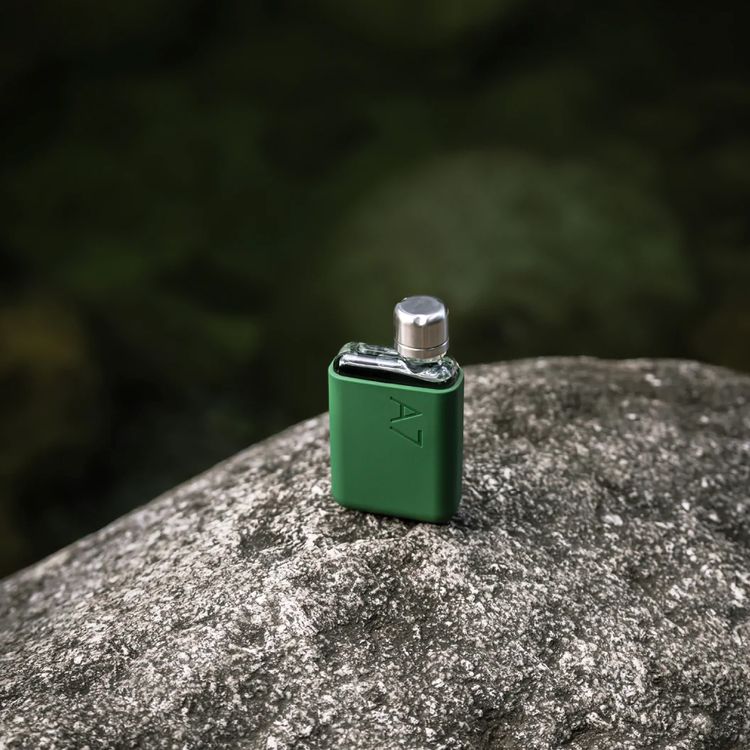 غلاف سيليكون لزجاجة ميموبوتل A7 بعزل حراري، مادة غير سامة، حماية من الصدمات، طلاء غير لامع، ناعم وأنيق - باللون الأخضر الطحلبي