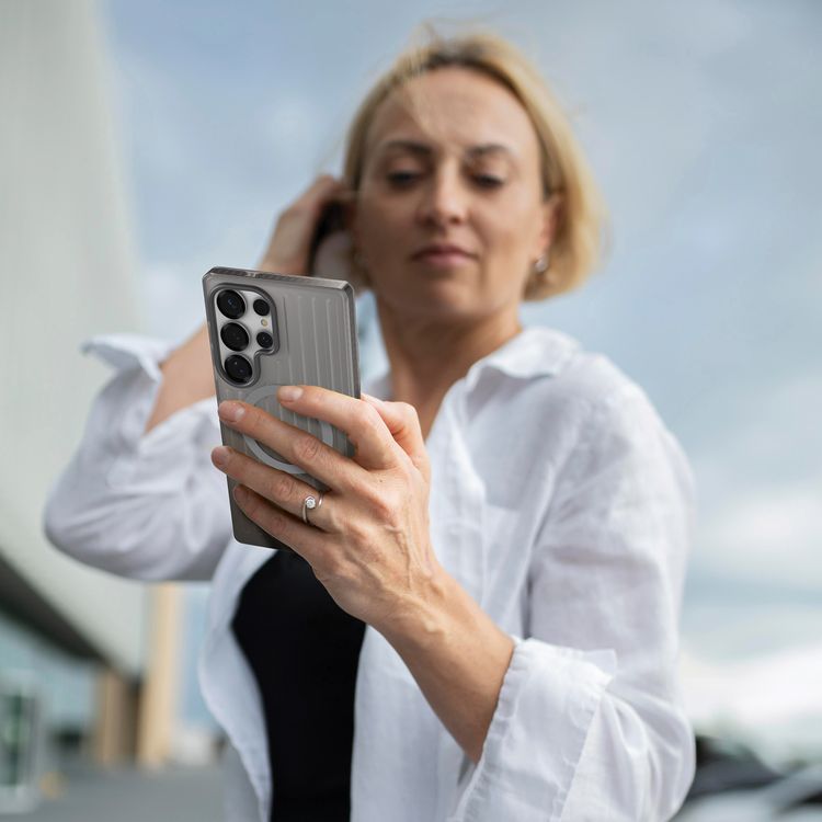 Levelo Cabin MagSafe Case for Samsung S26 Ultra, Shock-Resistant Bumper, Strong Magnets, 1.5m Drop Tested, Shockproof Corners, Enhanced Camera & Screen Protection, 2H Scratch Resistance, Ever-Clear Technology - Silverstone