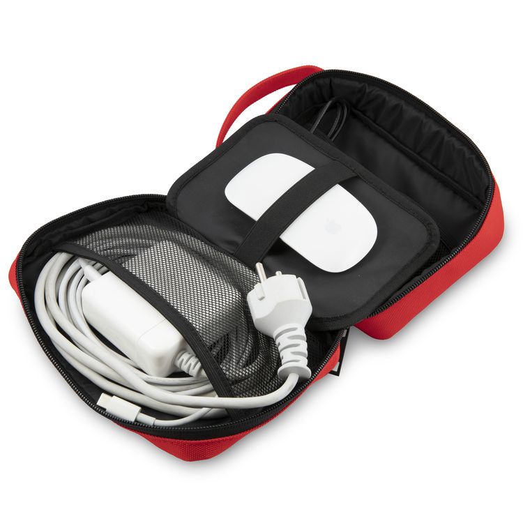 حقيبة يو إس بولو أسن نايلون للأجهزة اللوحية، مزودة بمنفذ USB، وجيب شبكي، وسحاب إغلاق، ومقابض حمل، ومساحة واسعة، وخفيفة الوزن، وسهلة الحمل - لون أحمر