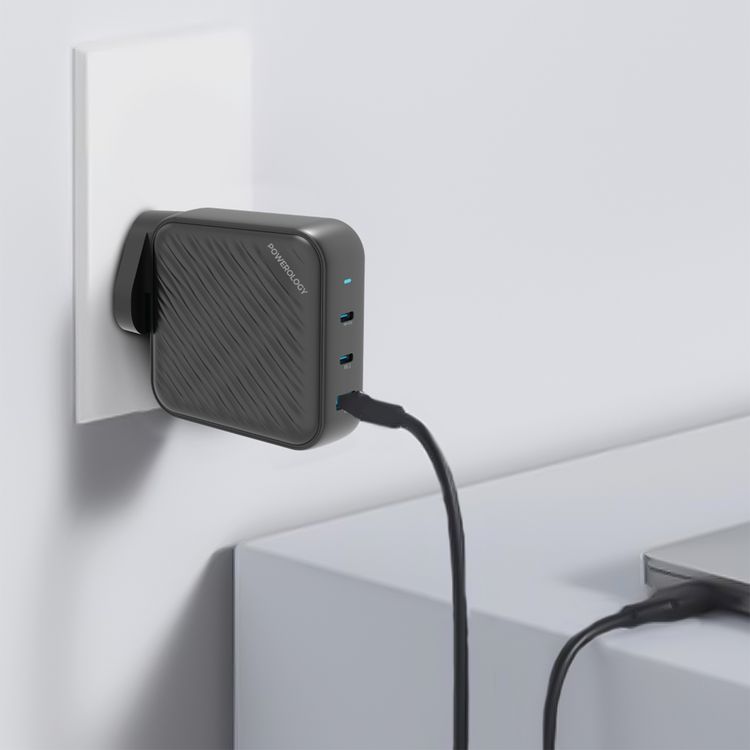 Powerology 140W Dual PD GaN Charger with Built-in Safeguards, 18W USB-A Output, UK 3-Pin Plug, Laptop Charging Compatibility, Triple-Port Fast Charging - Black