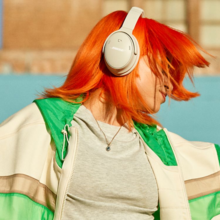 Bose QuietComfort Wireless Headphones with Bluetooth & AUX Connection, Up to 24 Hours Battery Life, Active Noise Cancellation, High-Fidelity Audio, Water Resistant - White Smoke