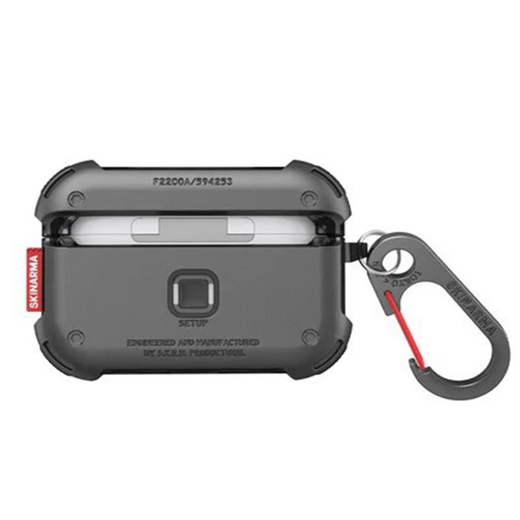 حافظة Skinarma Airpods Pro 2 Mecha ذات هيكل هجين متعدد الطبقات، وإغلاق مغناطيسي آمن، وفتحات دقيقة للسماعات ومنفذ الشحن - بندقية معدنية