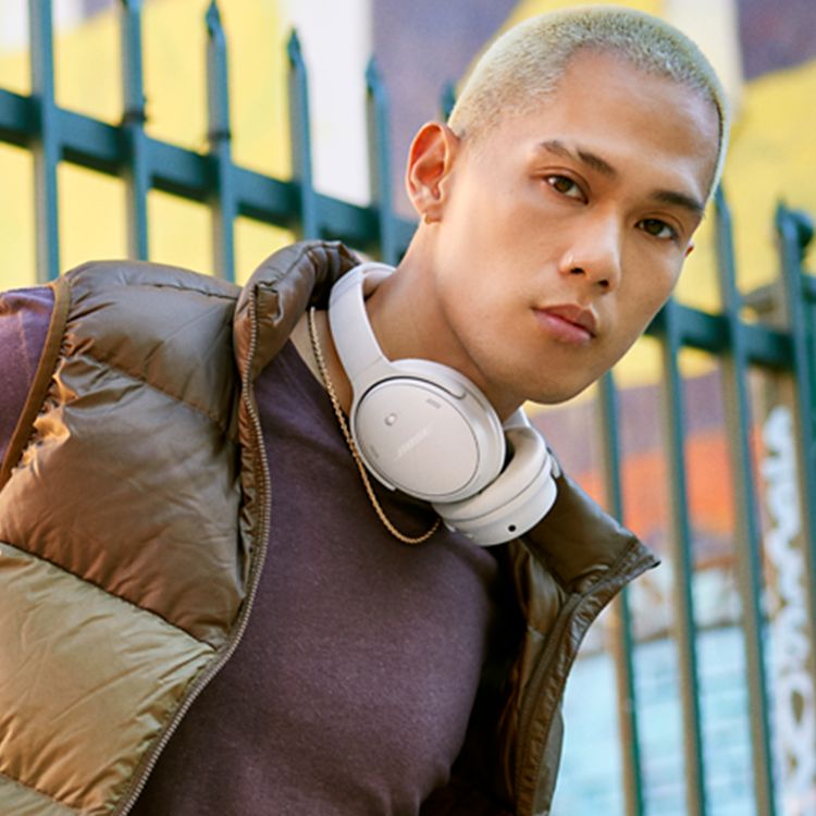 Bose QuietComfort Wireless Headphones with Bluetooth & AUX Connection, Up to 24 Hours Battery Life, Active Noise Cancellation, High-Fidelity Audio, Water Resistant - White Smoke