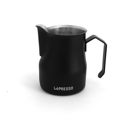إبريق تبخير الحليب من LePresso بسعة 350 مل، مصنوع من الفولاذ المقاوم للصدأ، تصميم مريح، إبريق دقيق لفن اللاتيه - أسود