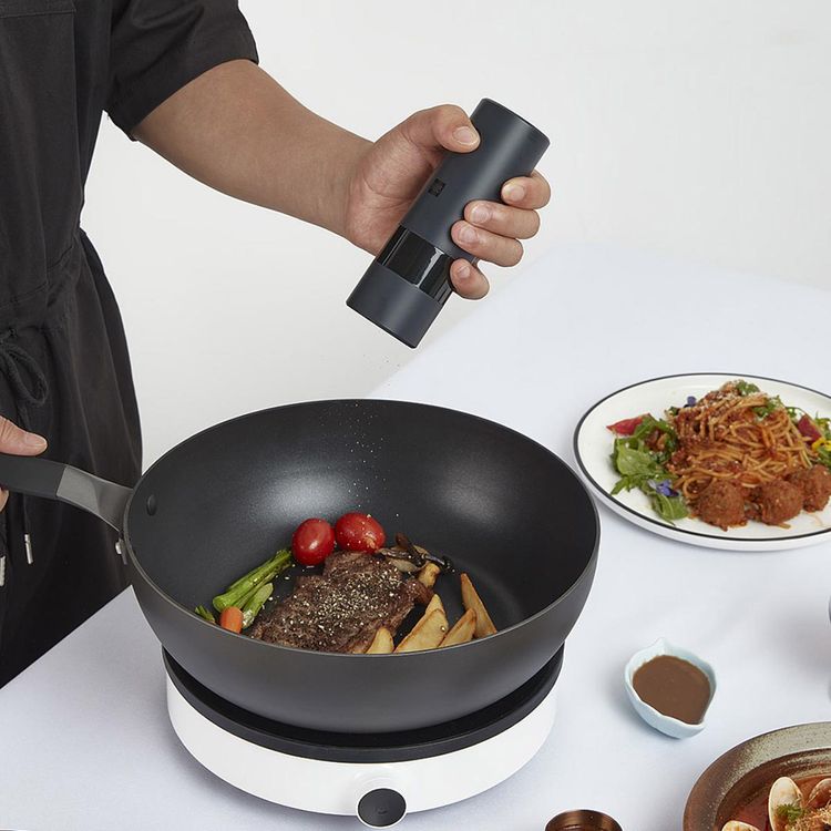 Huohou Electric Grinder HU0141, 6000 Cycles Life Span, 6 x AA Batteries, 5 Modes, Corrosion Resistant - Black