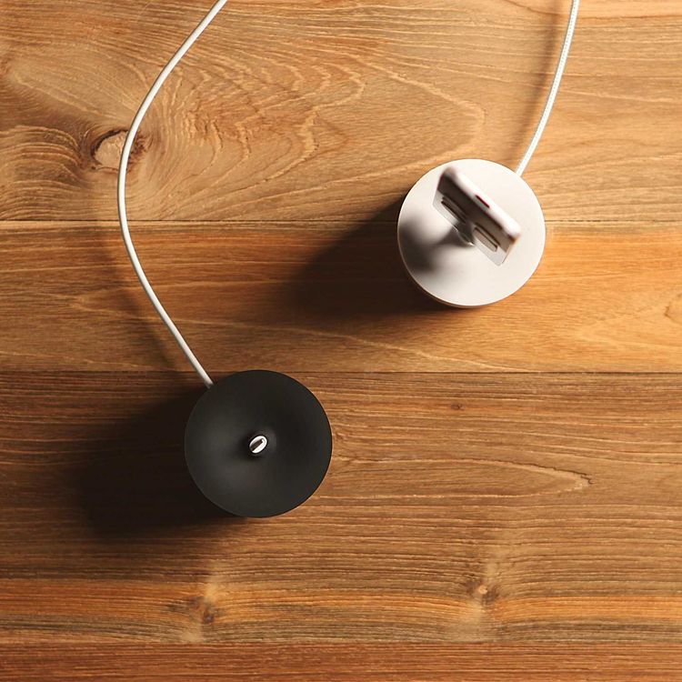 قاعدة شحن Elago D لسماعات Airpods بقاعدة صلبة ، هيكل من الألومنيوم ، سيليكون خالٍ من الخدوش ، مضاد للانزلاق ، إدارة مريحة للكابلات