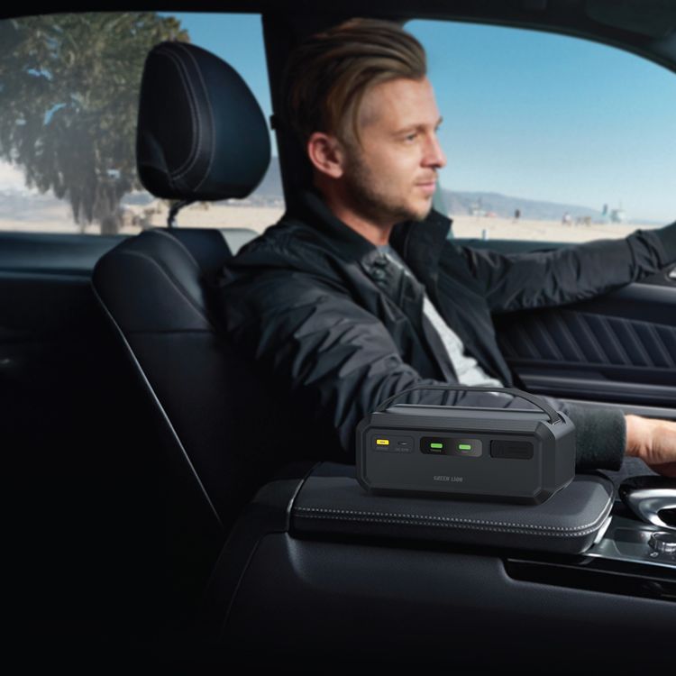 Green Lion Super Capacitor 12V Jump Starter with Up to 10 Years Lifespan, Up to 3 Minutes Charging Time, ABS & PC Shell Material, 1000A Max Peak Current, Car Battery Clip & USB-C Charging Input, Up to 4.0L Diesel Engines, Up to 7.0L Gasoline Engines, LED Status Indicators - Black