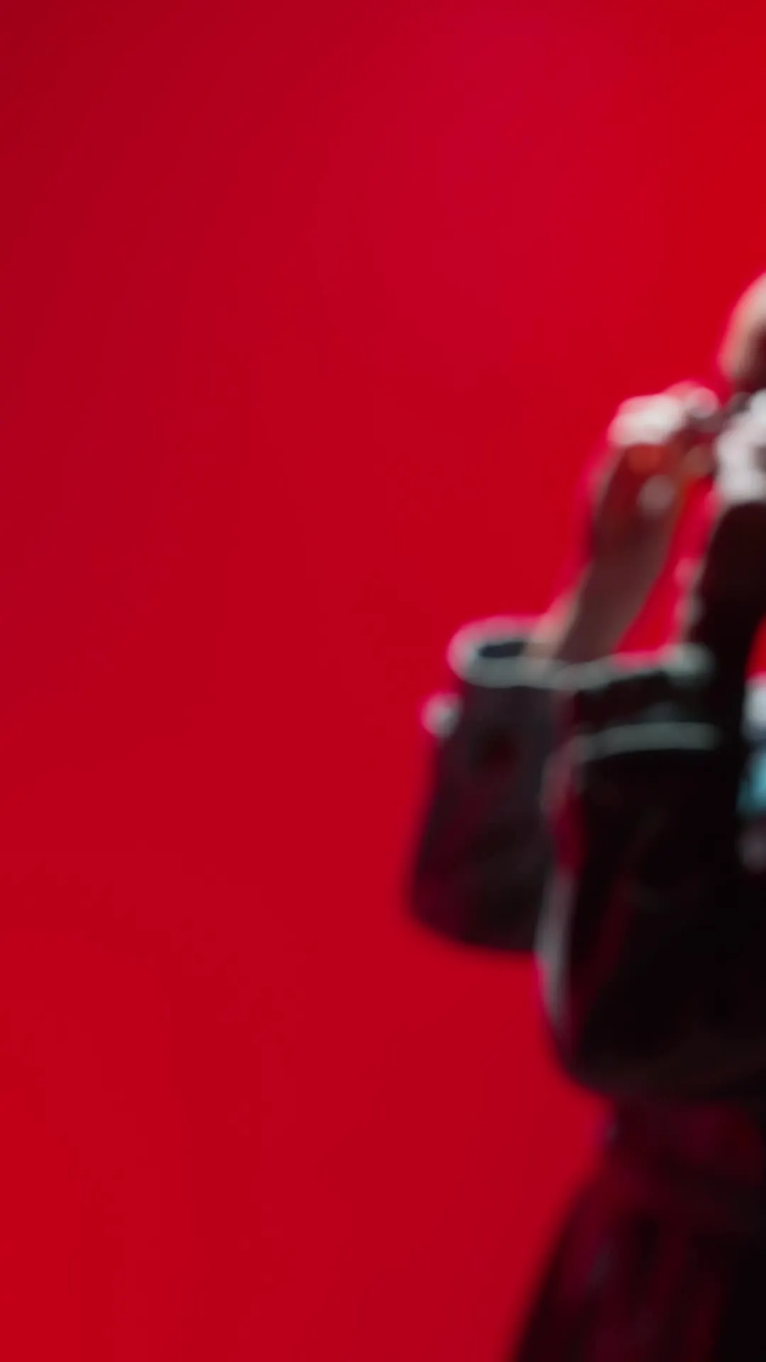 The Porodo Lifestyle Silenza Polarized Smart Sunglasses in UAE |polarized lenses - Black Color | (PDLFSTHY1013BK)