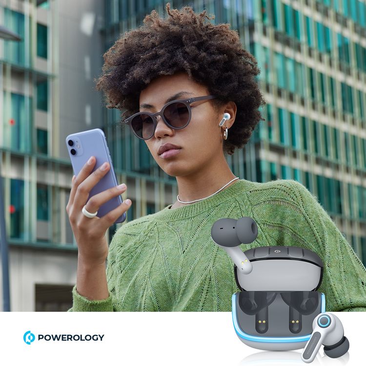 سماعات أذن لاسلكية Powerology Quad Mic ENC True، وقت تشغيل يصل إلى 6 ساعات، بلوتوث 5.3، شحن من النوع C، مسافة نقل 10 أمتار، أضواء RGB - أبيض