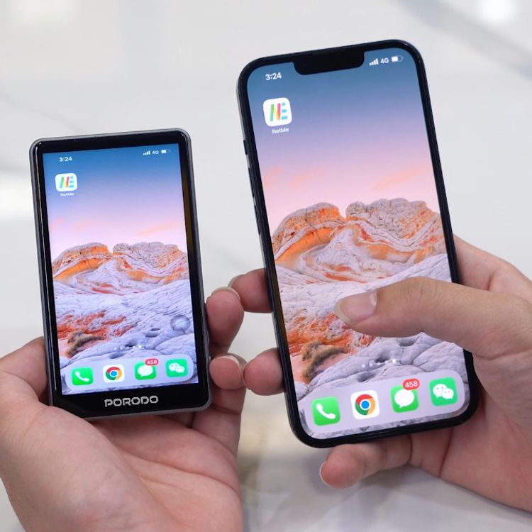 Porodo Selfie Screen Monitor with Magnetic Mirroring, 3.5 Hours Usage Time, 4.02" HD Screen, 1.85W Rated Power, 1800mAh Battery, 180° Screen Rotation, Compatible with iOS 9.0+ & Android 2.0+, 2.4G/5G Dual Band Wi-Fi Network - Gray