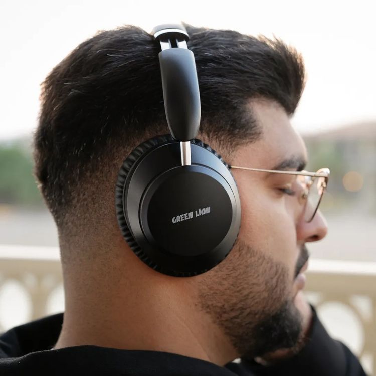 Green Lion Santiago Wireless Headphones, 300mAh Battery Capacity, 24 Hours Play Time, 2.5 Hours Charging Time, 10m Transmission Distance, Built-in Microphone - Black  