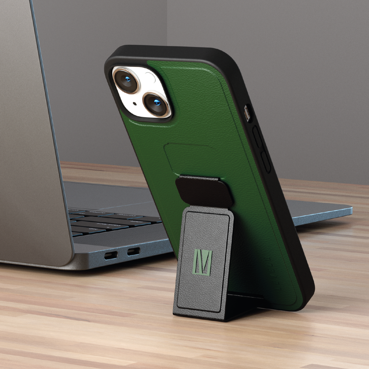 حافظة Levelo Morphix Gripstand من الجلد الصناعي لجهاز iPhone 14 Plus - اللون الأخضر الغامق