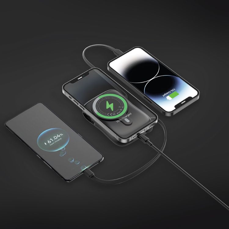بنك الطاقة Green Lion MagPulse بسعة 10000 مللي أمبير في الساعة بتقنية MagSafe مع شاشة رقمية، وكابلات مدمجة للـ Lightning وType-C، تصميم محمول وخفيف الوزن، توصيل طاقة بقوة 30 واط، شحن سريع - أسود.